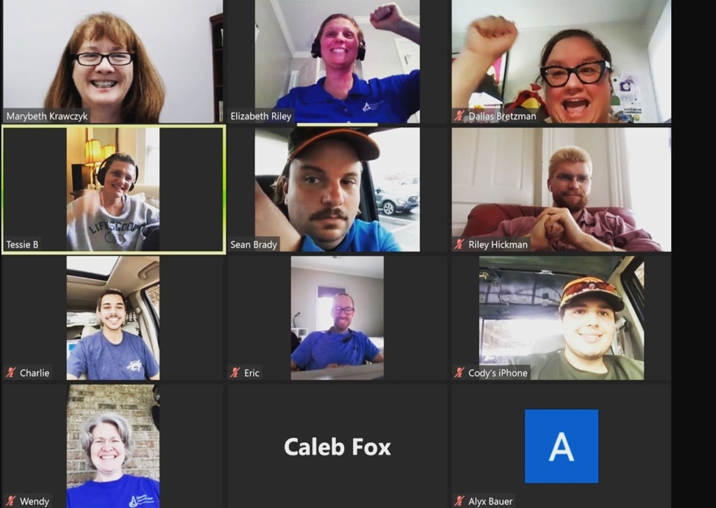 ACC园艺技术学生在他们的虚拟团队会议上，在最近的全国园林专业协会比赛的开始。